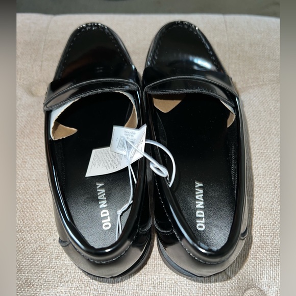 Old Navy Faux-Leather Chunky-Heel Loafer - Picture 4 of 7